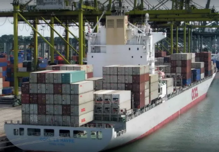 OOCL FRANCE que se construyó 2013, mide 366.47 metros (1,200.33 pies) de largo y 48.33 metros (158.56 pies) de ancho. Foto/Tomada del Internet