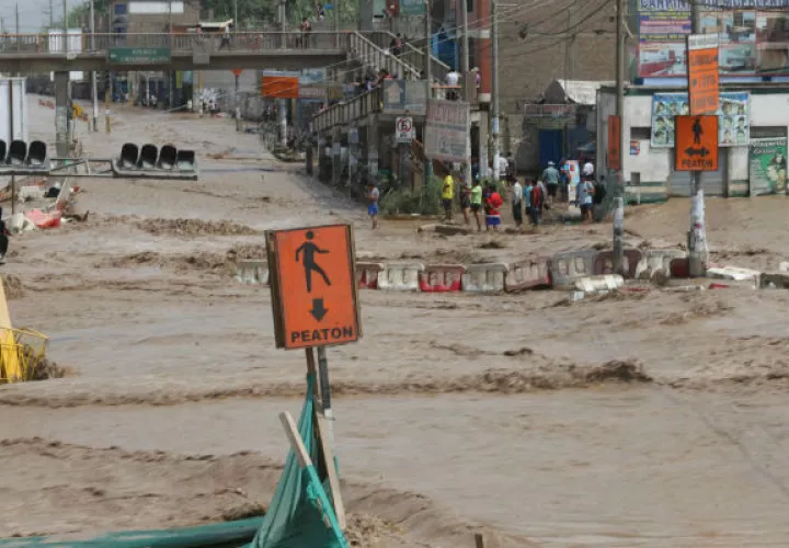 Hay un millón de peruanos afectados por las inundaciones. 