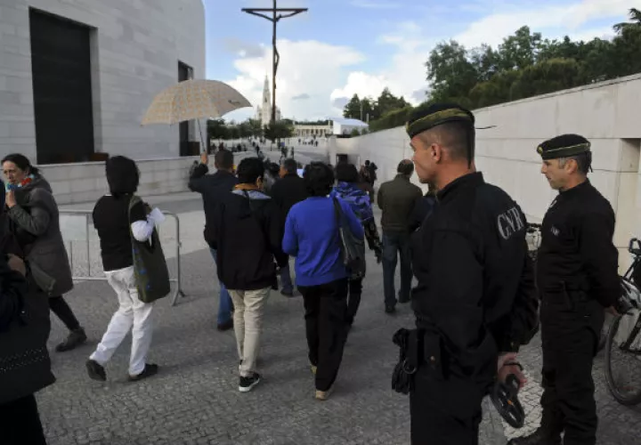 Unas  57 peregrinos necesitaron asistencia médica y tres de ellos fueron trasladados a un hospital. FOTO/AP