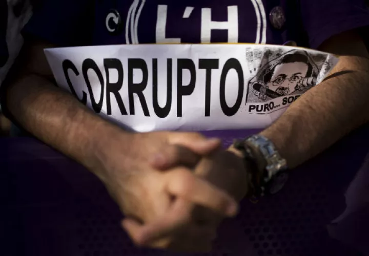 Ciudadanos apoyan la moción de censura presentada por el Partido Podemos. FOTO/AP