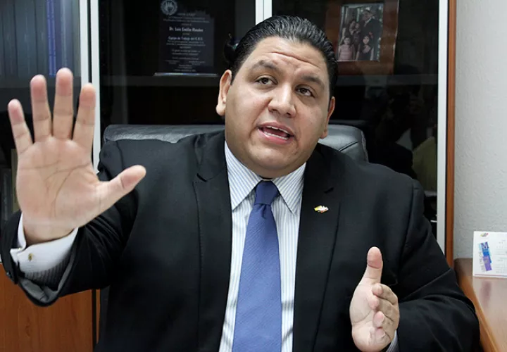 El rector del Consejo Nacional Electoral de Venezuela. Luis Emilio Rondón.