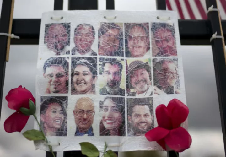 Recuerdan a las víctimas del ataque de San Bernardino. FOTO/AP