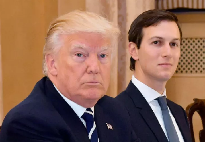Donald J. Trump (i) junto a su asesor Jared Kushner. FOTO/AP