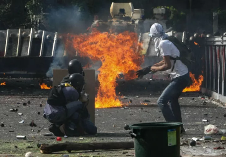 Violentos choques. Foto: EFE