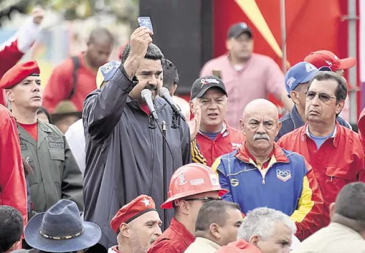 Nicolás Maduro frente a miles de seguidores anunció el nuevo orden constitucional. /FOTO/AFP