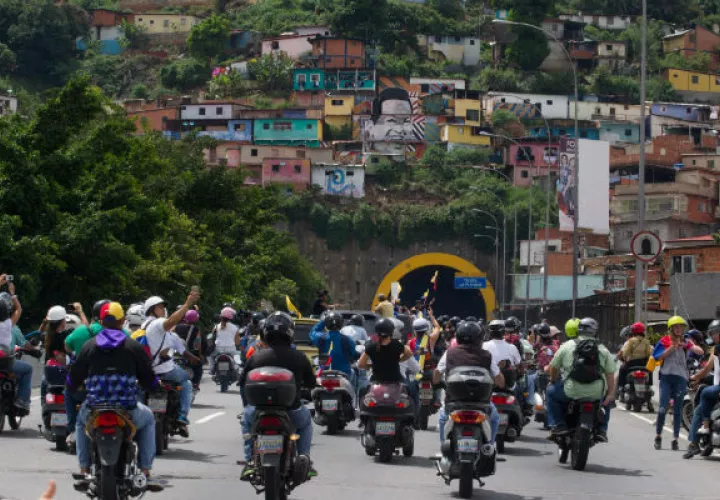 Caravana opositora no logra su cometido. FOTO/EFE
