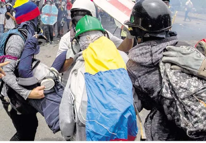 Con estos hechos violentos en medio de protestas entre opositores y chavistas, Venezuela pudiera atravesar la peor crisis de su historia. /Foto EFE