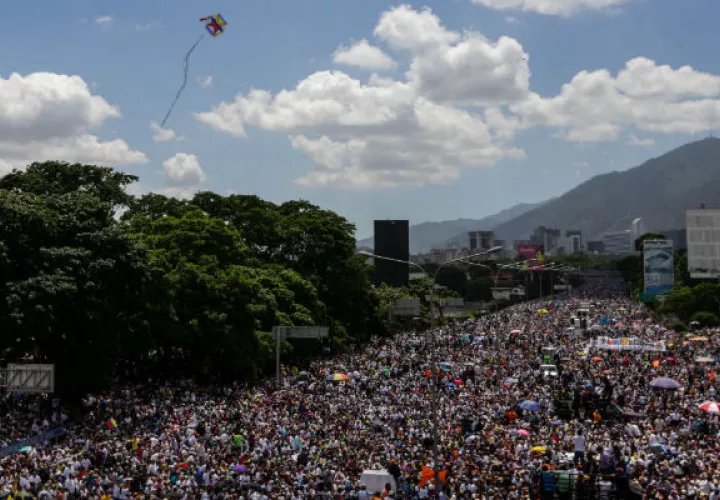 La oposición venezolana midió fuerzas nuevamente con los chavistas. FOTO/EFE