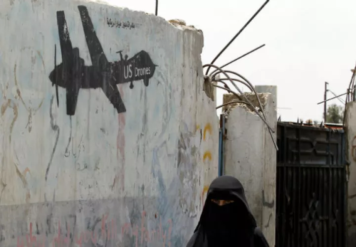 Mujer yemenita en un área de conflicto. 