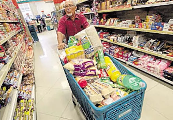 Personas evitan comer afuera por  seguridad y para ahorrar dinero
