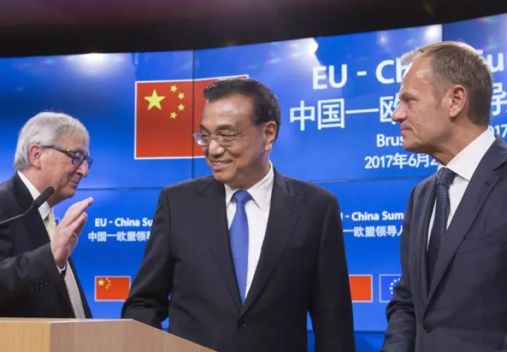 reunión entre el presidente de la Comisión Europea, Jean-Claude Juncker, Li Keqiang  y  Donald Tusk. EFE