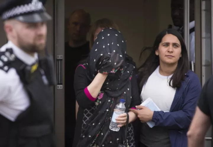 Se llevaron a cabo varios allanamientos en Barking. /Foto AP