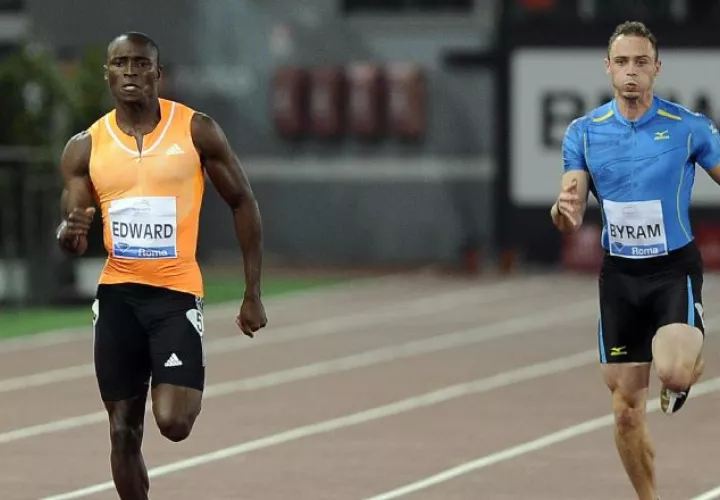 Alonso Edward (izq.) se prepara para el Mundial de Atletismo. 