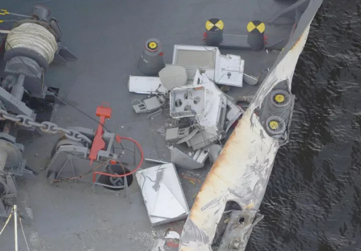 Daños en el USS Fitzgerald. /Foto AP