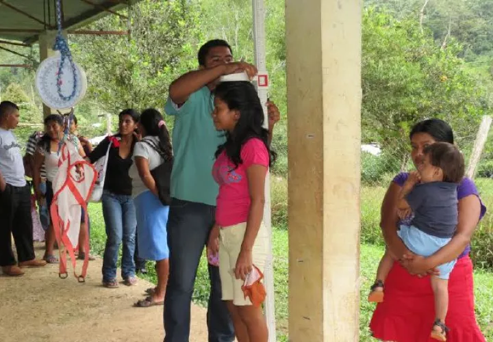 Por el cierre de puestos y subcentros, los equipos de salud atienden en juntas comunales o escuelas. /Foto Eric A. Montenegro