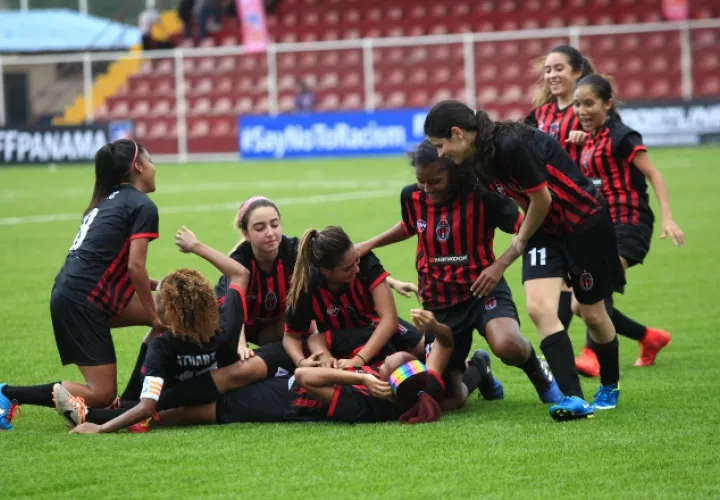 El Sporting San Miguelito venció 13-0 al equipo de la UTP. /Foto Anayansi Gamez