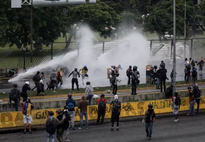 Manifestaciones contra la Constituyente. /Foto EFE