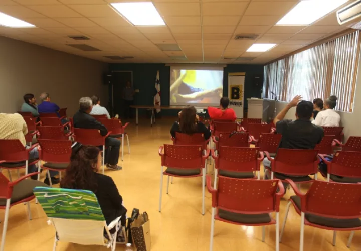 Escena del más reciente cine foro en la Biblioteca Nacional. Se realizan mensualmente desde el 2001. Son gratuitos. /Foto Aurelio Herrera Suira.