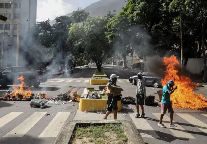 Cierre de calles en Venezuela /Foto EFE