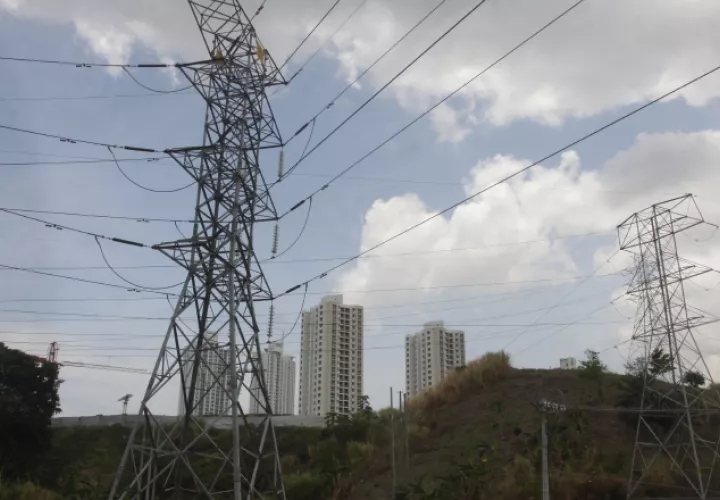 Panamá necesita de más líneas de transmisión en el sistema. /Foto Archivo