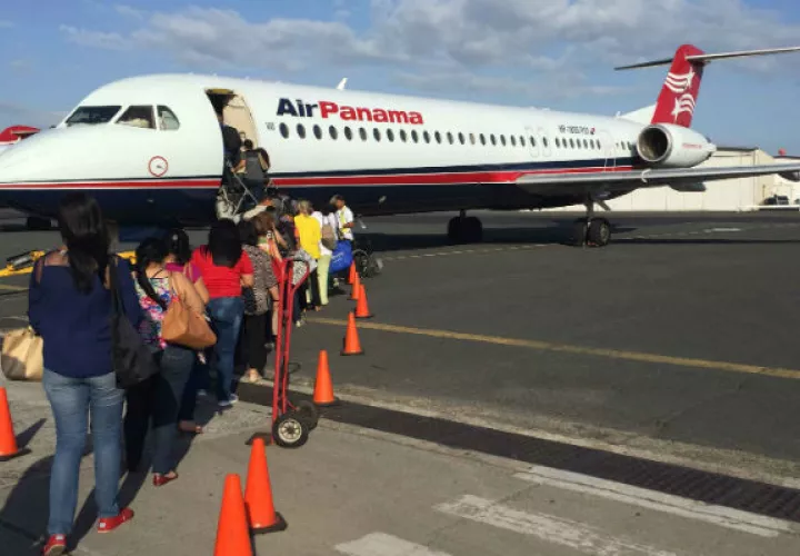 Air Panamá, fundada en 2004 opera cuatro rutas internacionales, San José en Costa Rica y Medellín, Armenia y Cartagena, en Colombia, con una flota de 4 Fokker-100 y 5 Fokker-50. Foto/Tomada de Internet