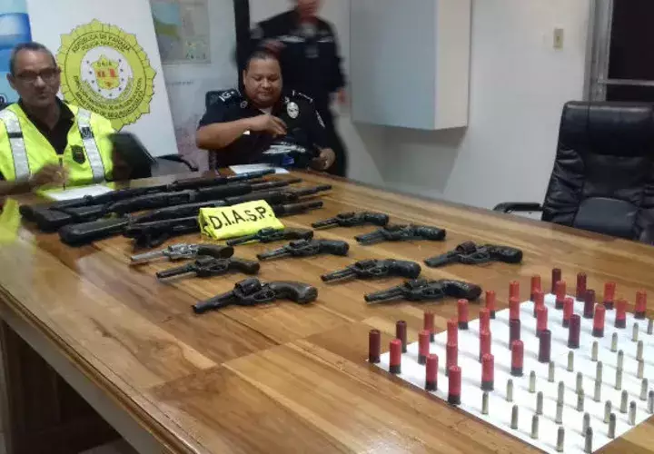Armas y municiones incautadas. Foto: Mayra Madrid 