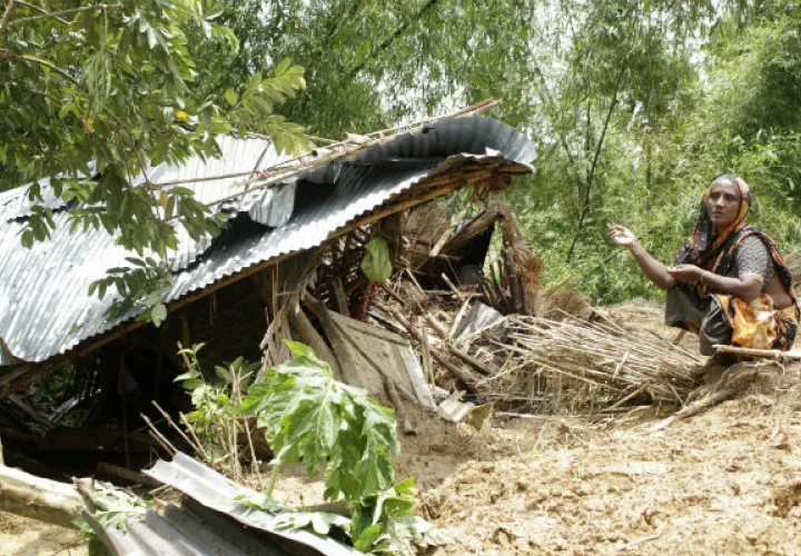  Otras 28 personas murieron en el distrito costero de Chittagong y seis en Bandarban, dos en Cox's Bazar y uno en Khagrachhari.FOTO/AP