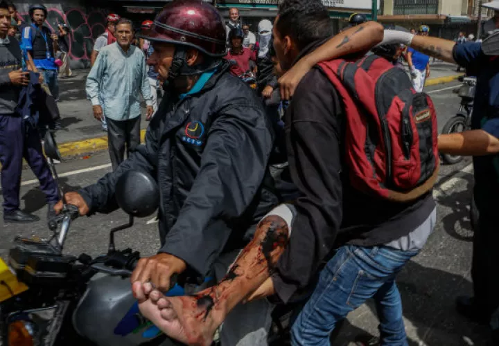 Los venezolanos tienen más de dos meses protestando contra el gobierno de Maduro. FOTO/AP
