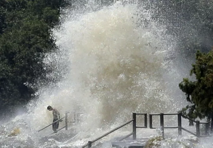 La primera tormenta tropical de 2017 fue Arlene, que se formó en abril pasado en mitad del Atlántico. FOTO/AP