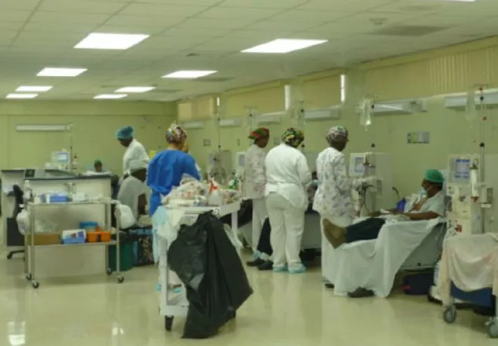 En el centro de atención para pacientes renales en Colón, se atienden en promedio a 135 personas. FOTO/Diómedes Sánchez