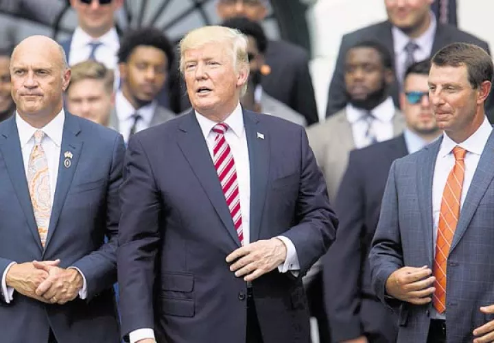 El presidente Donald Trump, trata de cumplir con sus promesas de campaña. /Foto EFE