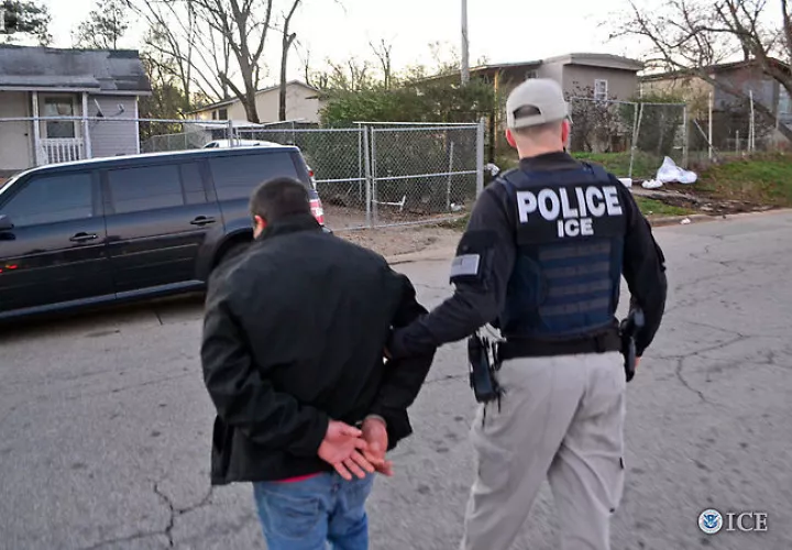 Esta campaña incluye "a los tutores legales que han pagado a las organizaciones criminales para introducir a los niños de contrabando en Estados Unidos. FOTO/EFE
