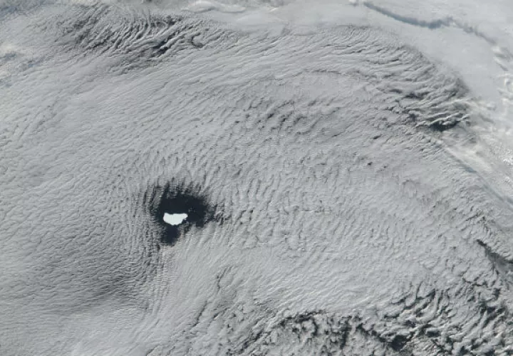 Grieta a lo largo de un importante casquete de hielo flotante en la Antártida. FOTO/AP