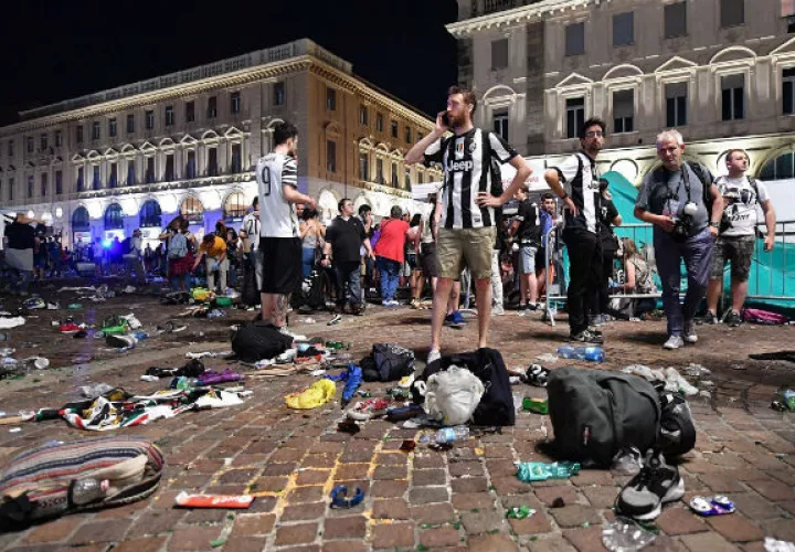 Así quedó la Plaza San Carlo de Turín luego de la falsa alarma. FOTO/AP