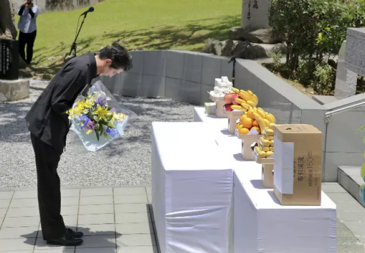Shinzo Abe rinde tributo a fallecidos. Foto:EFE