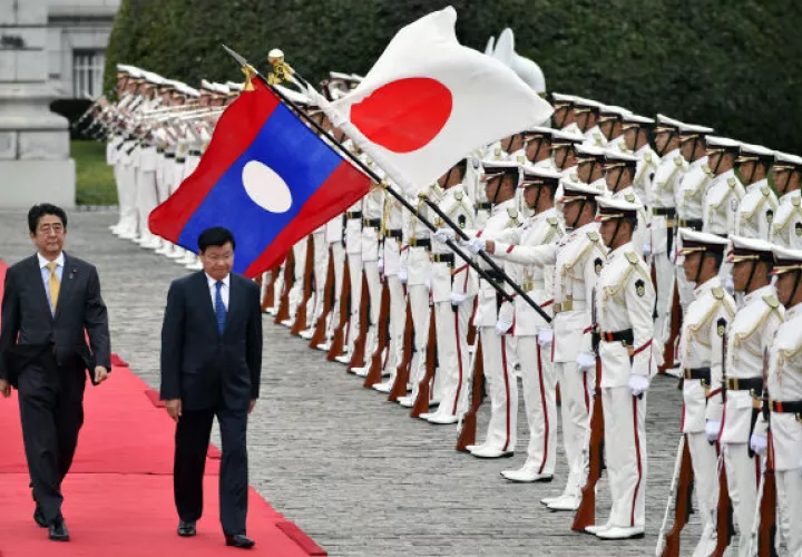 Sinzo Abe (i), primer ministro nipón. Foto: EFE