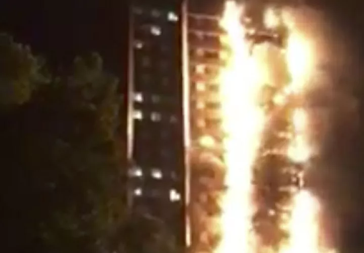 En el bloque de edificios viven más de 200 personas. FOTO/AP