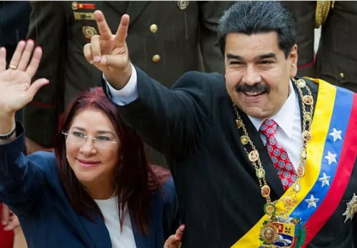 Cilia Flores junto a su esposo el presidente Nicolás Maduro.