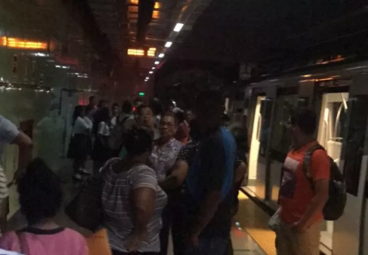 El Metro suspendió servicios hasta que se recupere la energía / Redes.