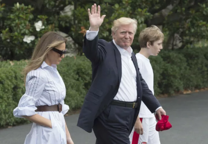 La familia Trump, rumbo a Camp David. FOTO/AP
