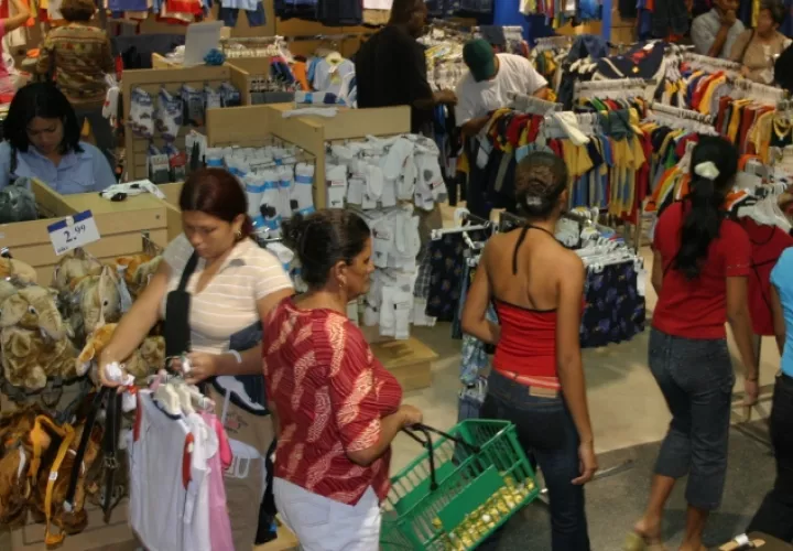Los consumidores perciben que el costo de la vida ha aumentado. /Foto Archivo