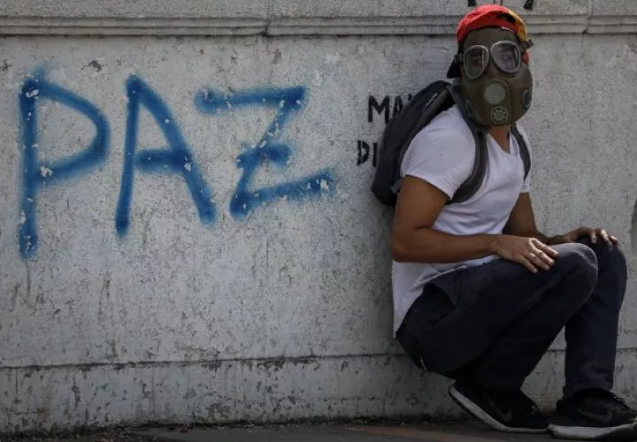 Desde hace varios meses, el pueblo permanece en las calles protestando por la situación del país. EFE