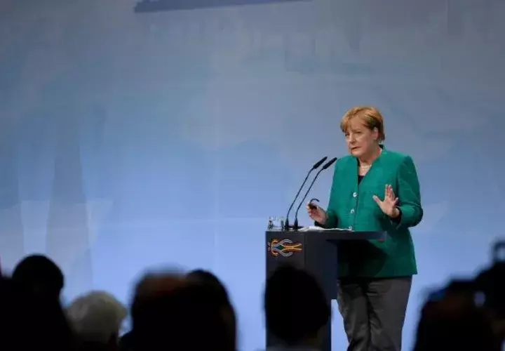 La canciller alemana Ángela Merkel en conferencia de prensa habla de los logros en la cumbre. /Foto AP