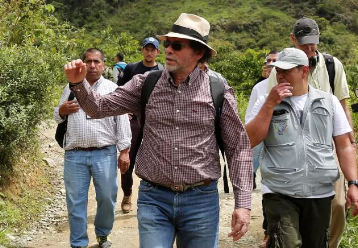 La dirigencia de las Farc, procuran involucrarse con las necesidades de los poblados. /Foto EFE