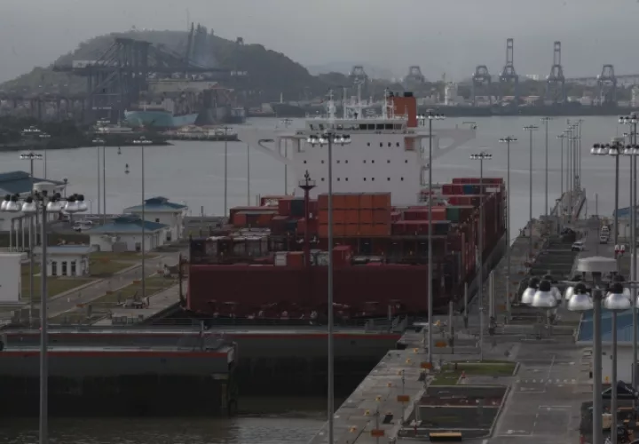 El Canal de Panamá busca nuevas fuentes de ingresos adicionales, ante la competencia que enfrenta con otras rutas. /Foto Archivo