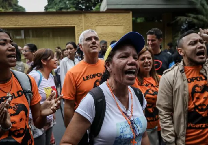 Militantes del Partido Popular apoyan a su líder. /Foto EFE