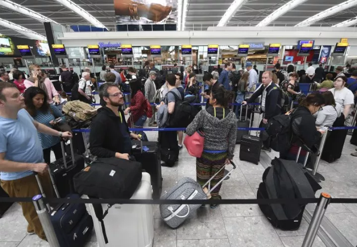 El número de pasajeros a destinos internacionales aumentó 6.1%. /Foto Efe