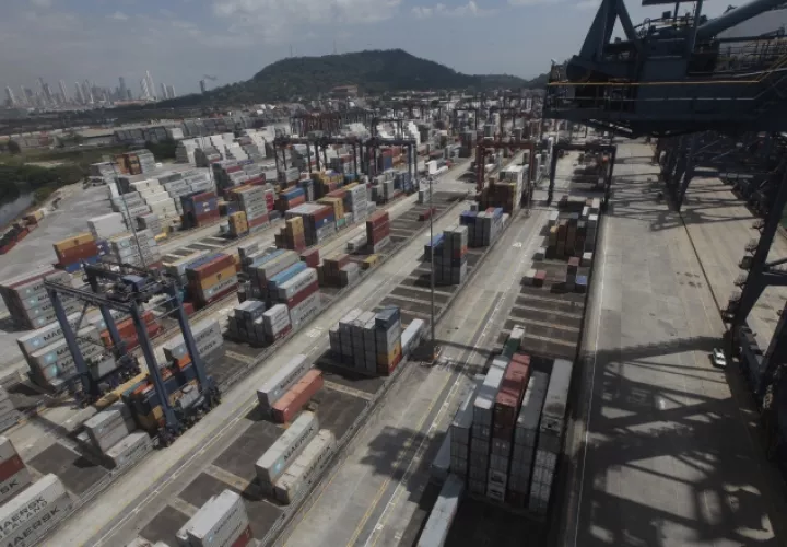 La actividad portuaria en Panamá enfrenta grandes retos que implica el poder recibir más carga y buques de mayor tamaño. /Foto Archivo