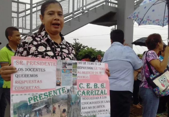 Educadores del CEBG Carrizal condenan la represión policial. Mayra Madrid 