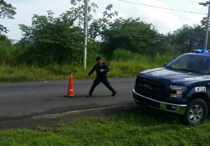 Policía acordona el lugar donde fue encontrado el ejecutado. Delfia Cortez
